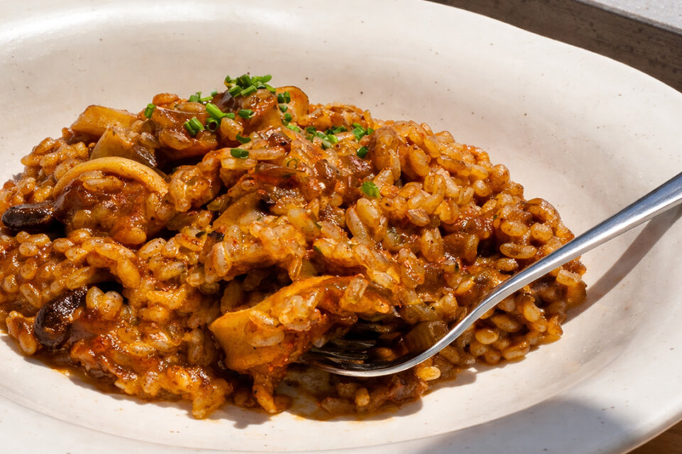Arroz meloso con calamares encebollados: receta sabrosa y fácil para disfrutar en casa