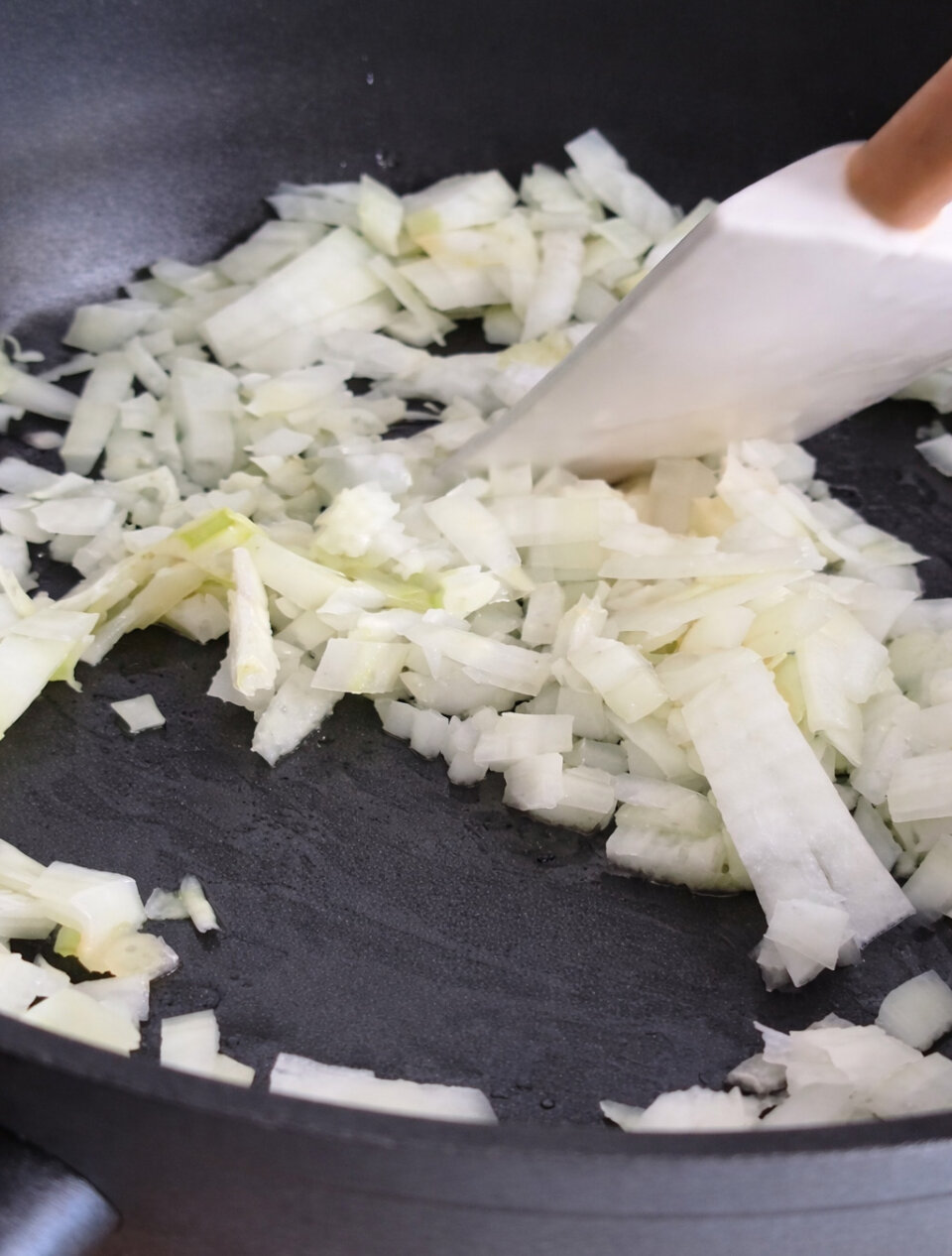 cebolla para arroz meloso con calamares encebollados