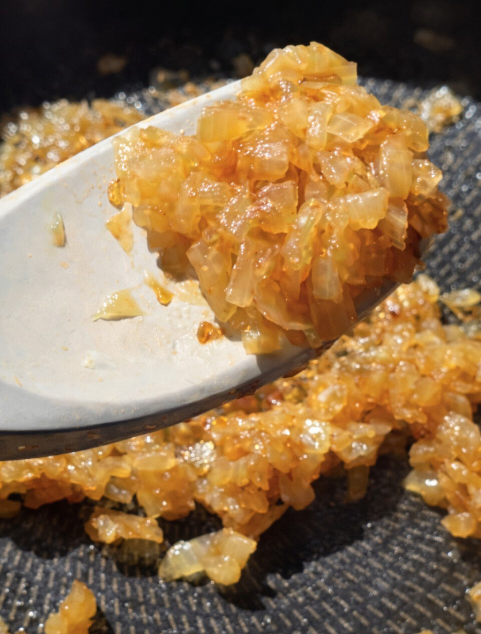 cebolla pochada para arroz de playa rápido