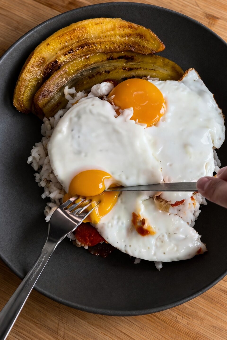 Arroz a la cubana con plátano frito: receta clásica y rápida