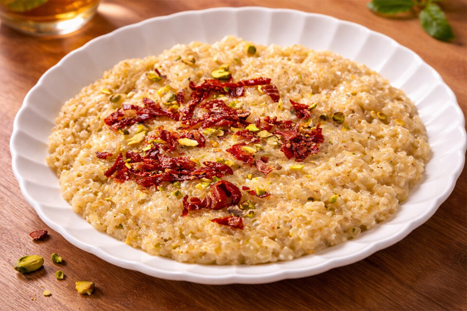 Risotto de cebolla caramelizada, gorgonzola y crujiente de jamón