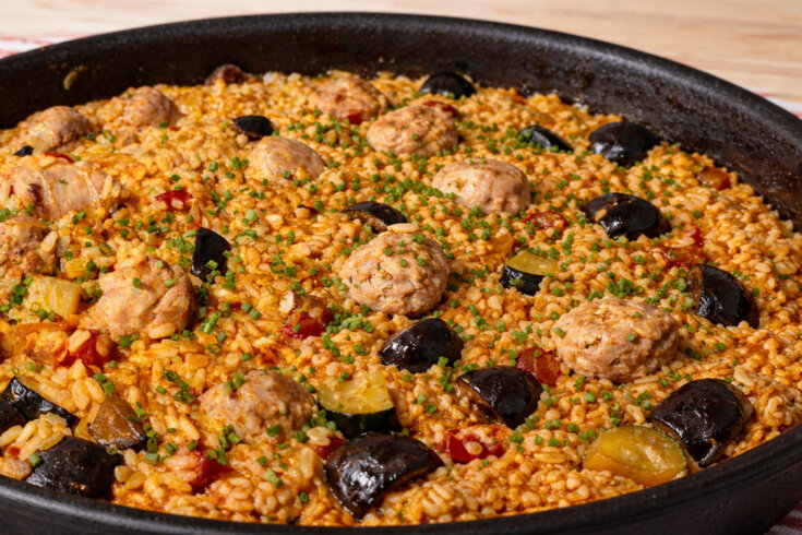 arroz con verduras y butifarra
