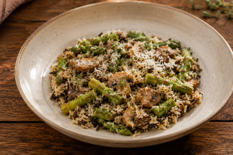 Arroz con setas, espárragos y queso curado